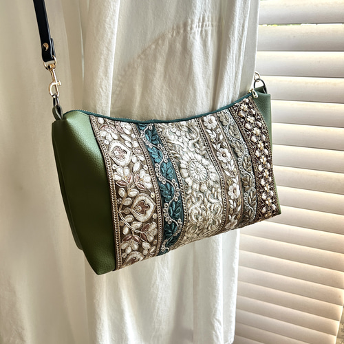 インド刺繍リボン　ショルダー インド刺繍リボンのショルダー紐✨ @j_herisson さんから納品