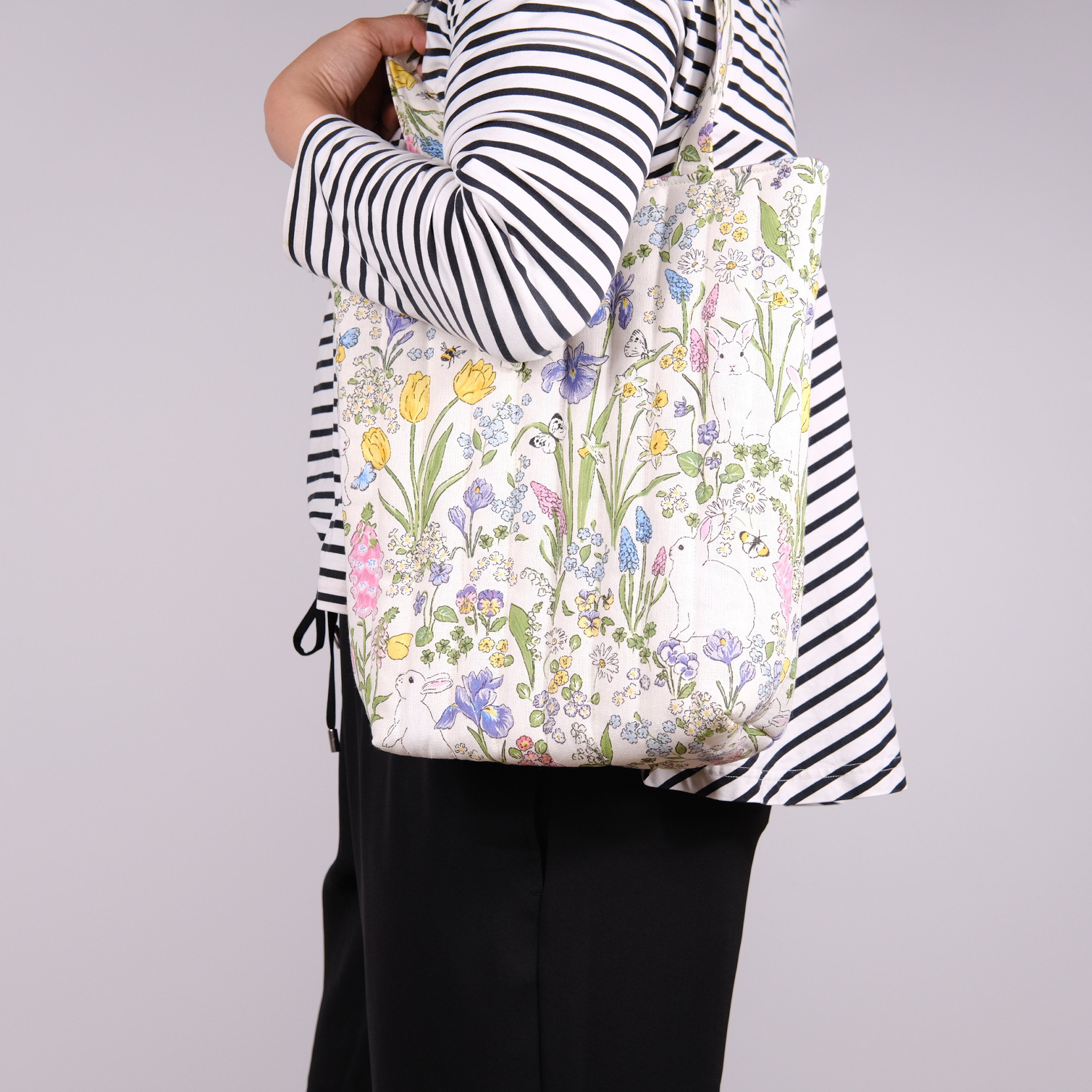 【✳︎キルティング　fleurs et lapins】トートバッグ　サブバッグ　バッグ　鞄