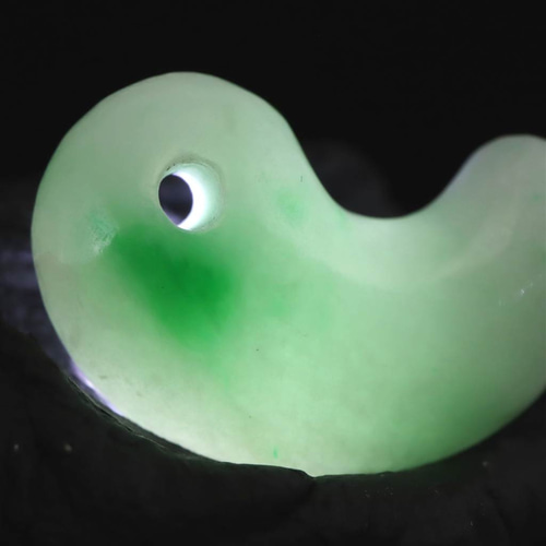 糸魚川翡翠 ヒスイ 小滝産 薄緑 22mm勾玉 ディレクトリカード付