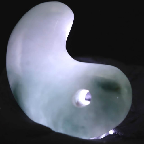 糸魚川翡翠 ヒスイ 小滝産 薄緑 22mm勾玉 ディレクトリカード付 4.65g