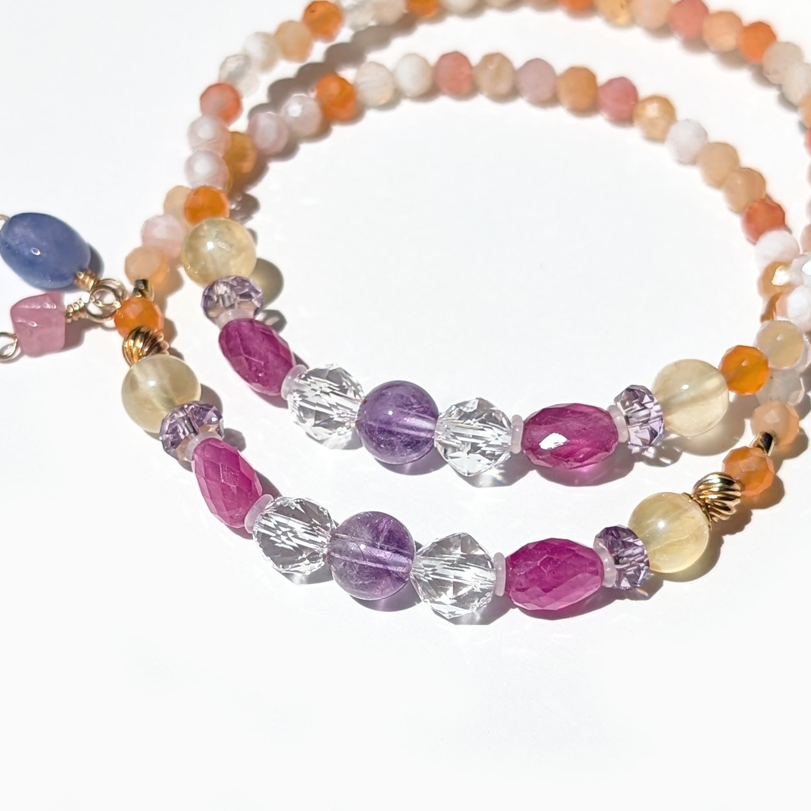 Bouquet／可憐なビオラ アメジストエレスチャル×ルビー×ボツワナオレンジカルセドニー　ブーケブレスレット