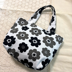 ハンドメイド 便利なお散歩トートバック ハイビスカスの花 デニム風