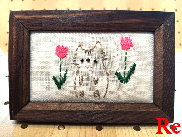 にゃんことチューリップ　刺繍フレーム 1枚目の画像