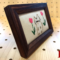 にゃんことチューリップ　刺繍フレーム 2枚目の画像