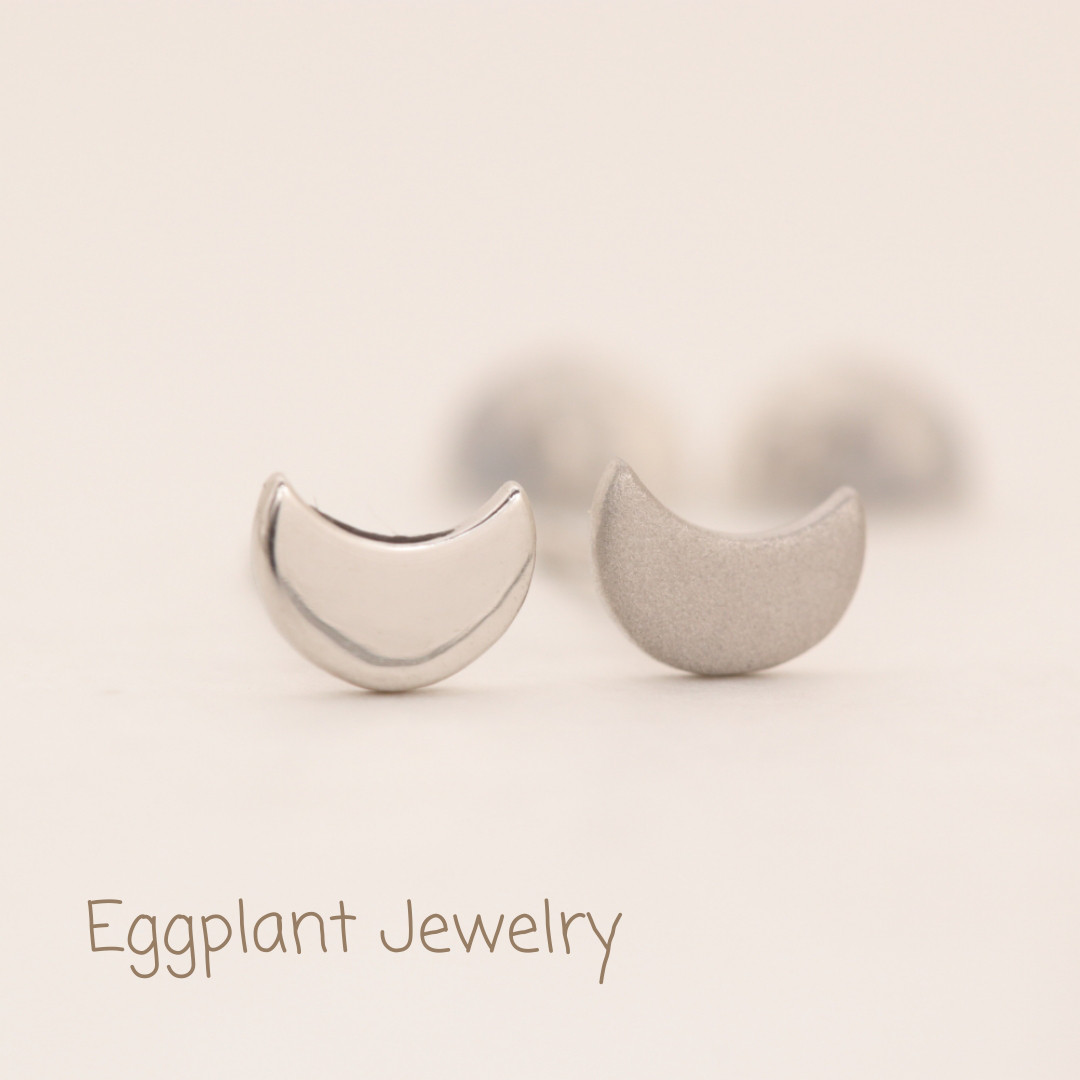 受注生産【Pt900/片耳】月ピアス