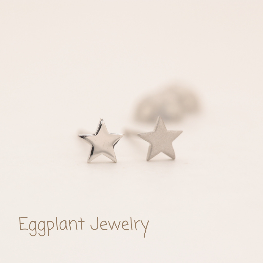 受注生産【Pt900/片耳】星ピアス