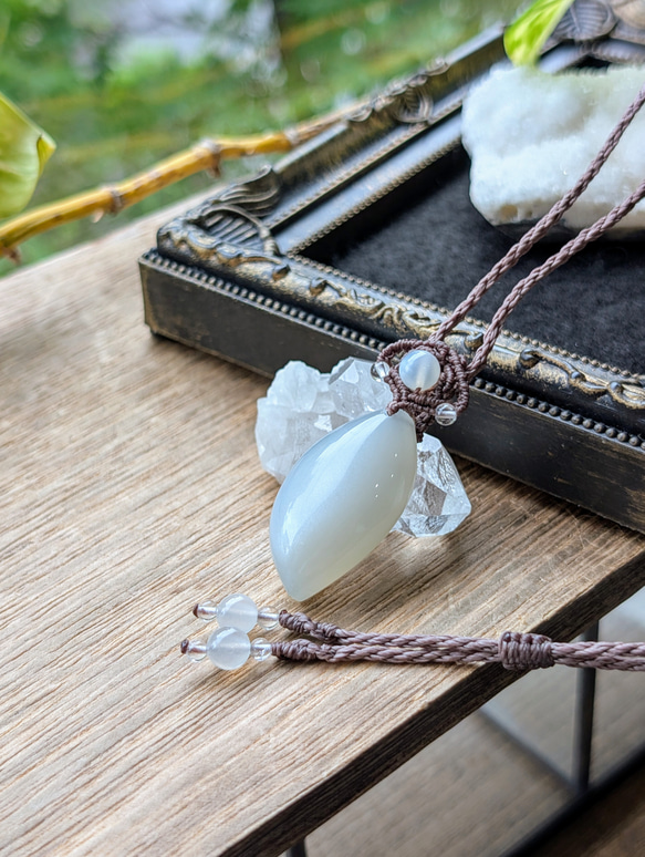 ☆ピンクアメジスト・ムーンストーン・マザーオブパールなどマクラメネックレス ☆ムーンストーン(シルバーカラー)☆マクラメ編みネックレス 366