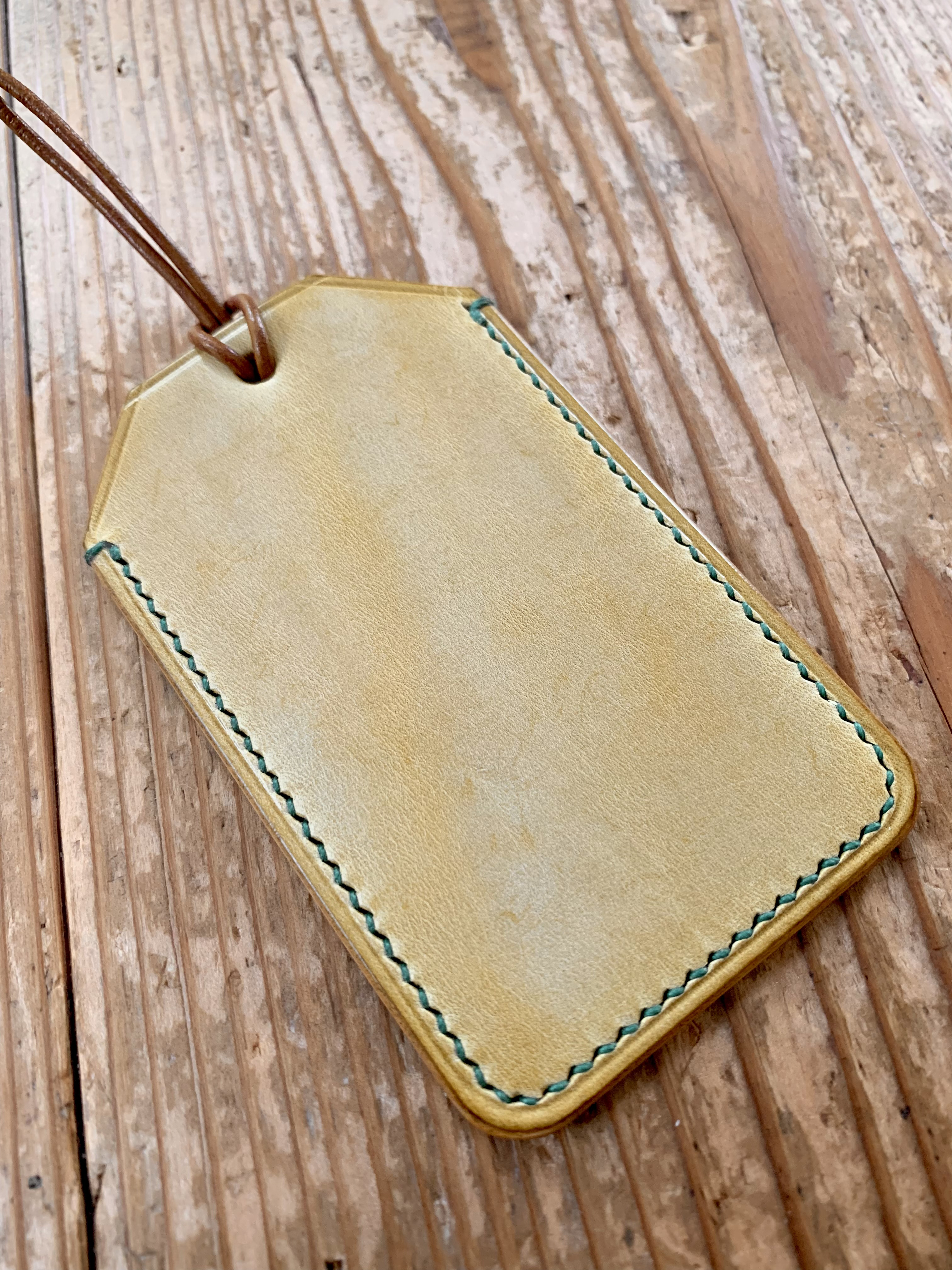 手縫いで創った革のお守りカバー『Amuletopo Primavera - Topolino 523』