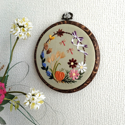 刺繡フレーム　タペストリー　秋の風物リース 3枚目の画像