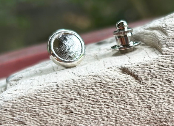 ムオニオナルスタ隕石（メテオライト）シルバータイタック・ピンズ◇Silver Tie Tac 2枚目の画像