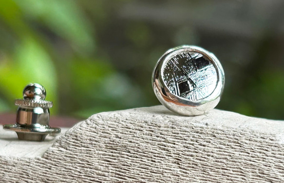 ムオニオナルスタ隕石（メテオライト）シルバータイタック・ピンズ◇Silver Tie Tac 7枚目の画像