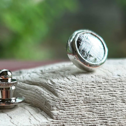 ムオニオナルスタ隕石（メテオライト）シルバータイタック・ピンズ◇Silver Tie Tac 1枚目の画像