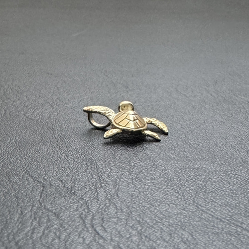 14K ホヌ　海亀　ペンダントトップ　ハワイアンジュエリー 楽天市場】純金 ペンダントトップ24金 ネックレス 亀 ハワイアン