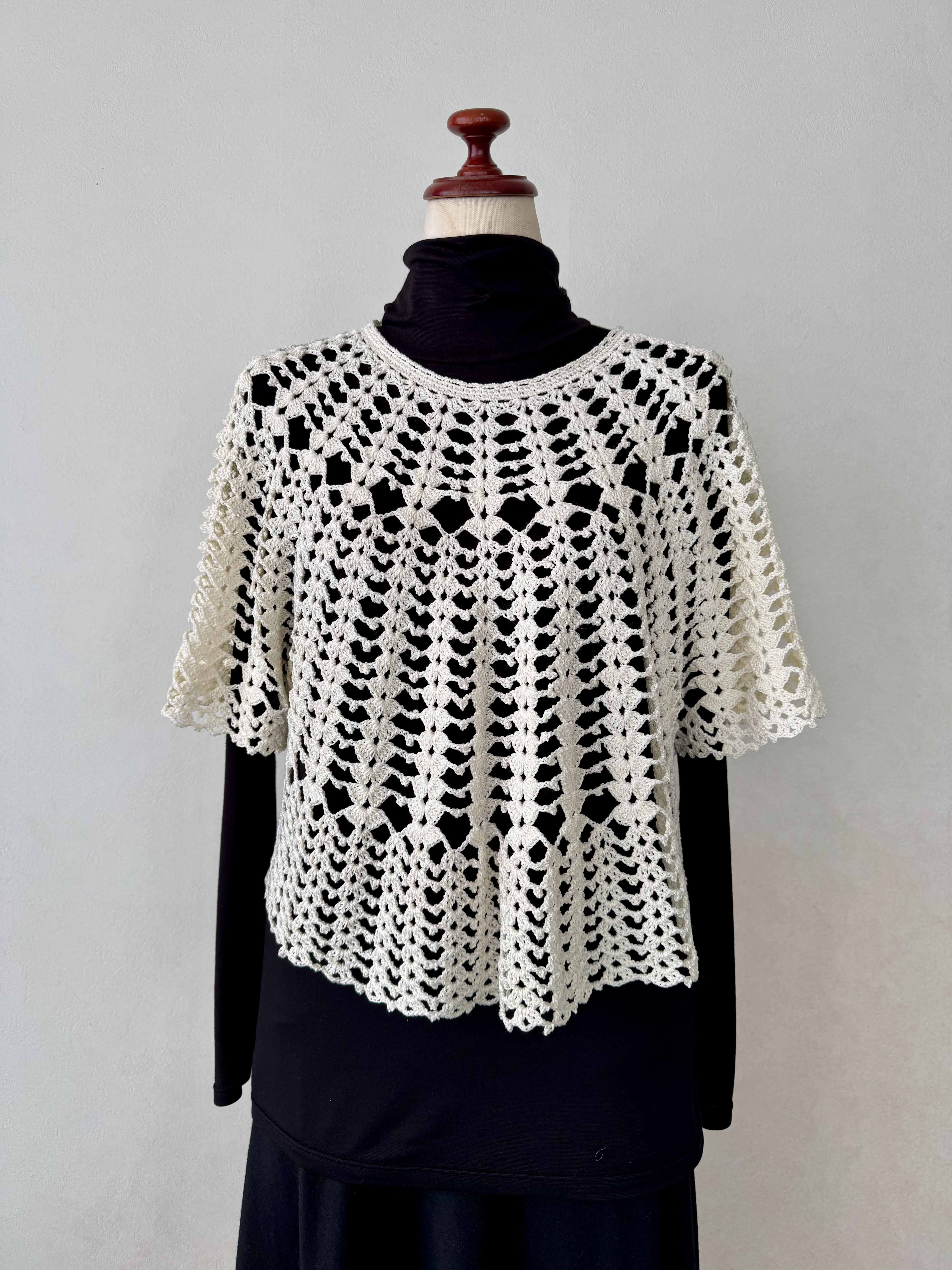 ホワイトサマー丸ヨークセーター