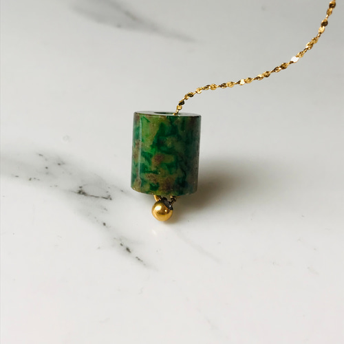 P225-001］翡翠ペンダントミャンマー産ブレスレット パーツ