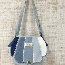 shoulder bag／ベージュデニムリメイク デニムリメイク サイドポケット付きバッグ 肩掛けタイプ