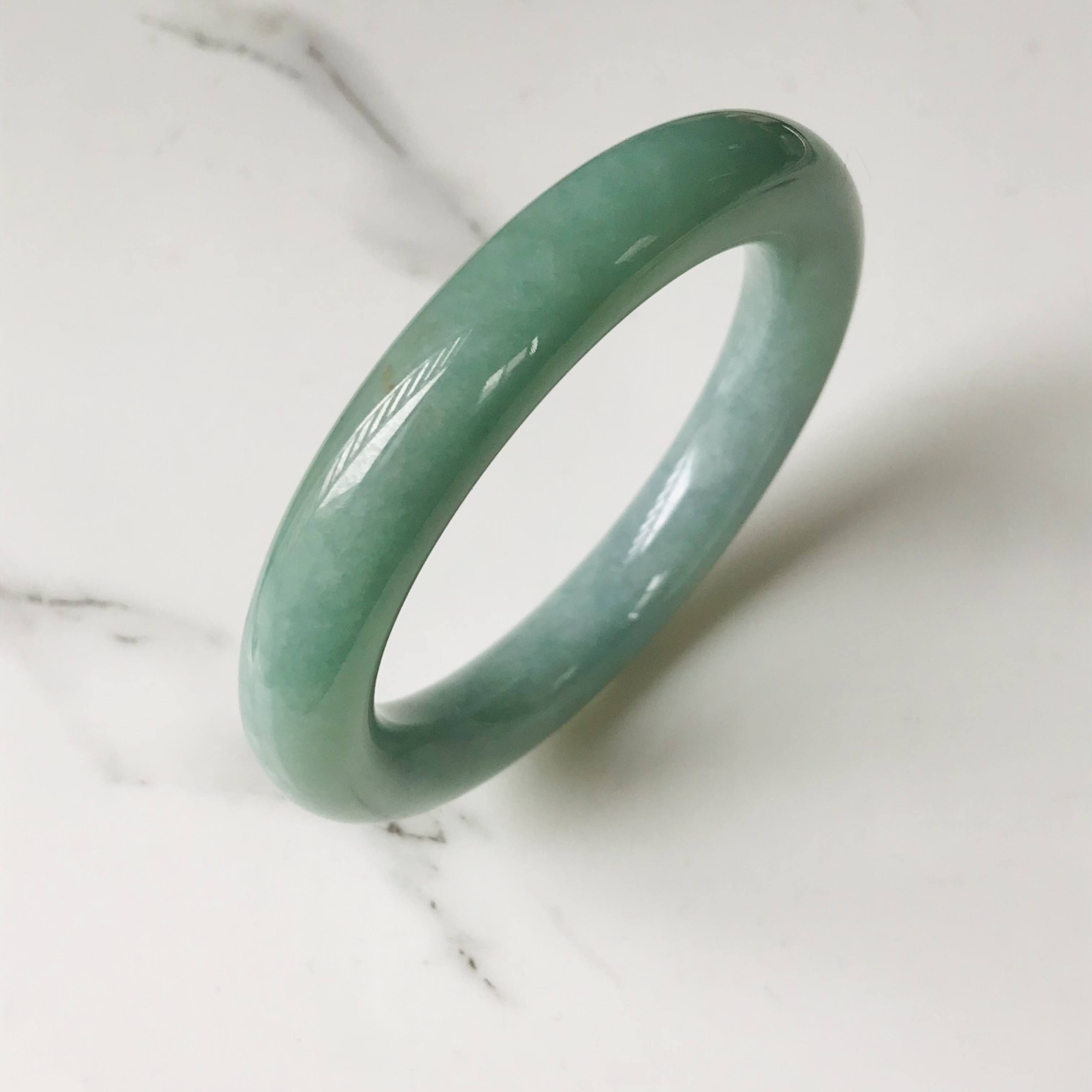 【B2999-0174】ジェイド　翡翠　ヒスイ　バングル　一点もの　希少　ミャンマー産　56.6mm
