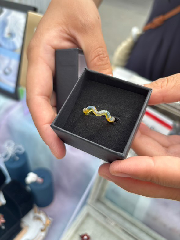 カラーを選べるガラスのうねうねリング〰︎