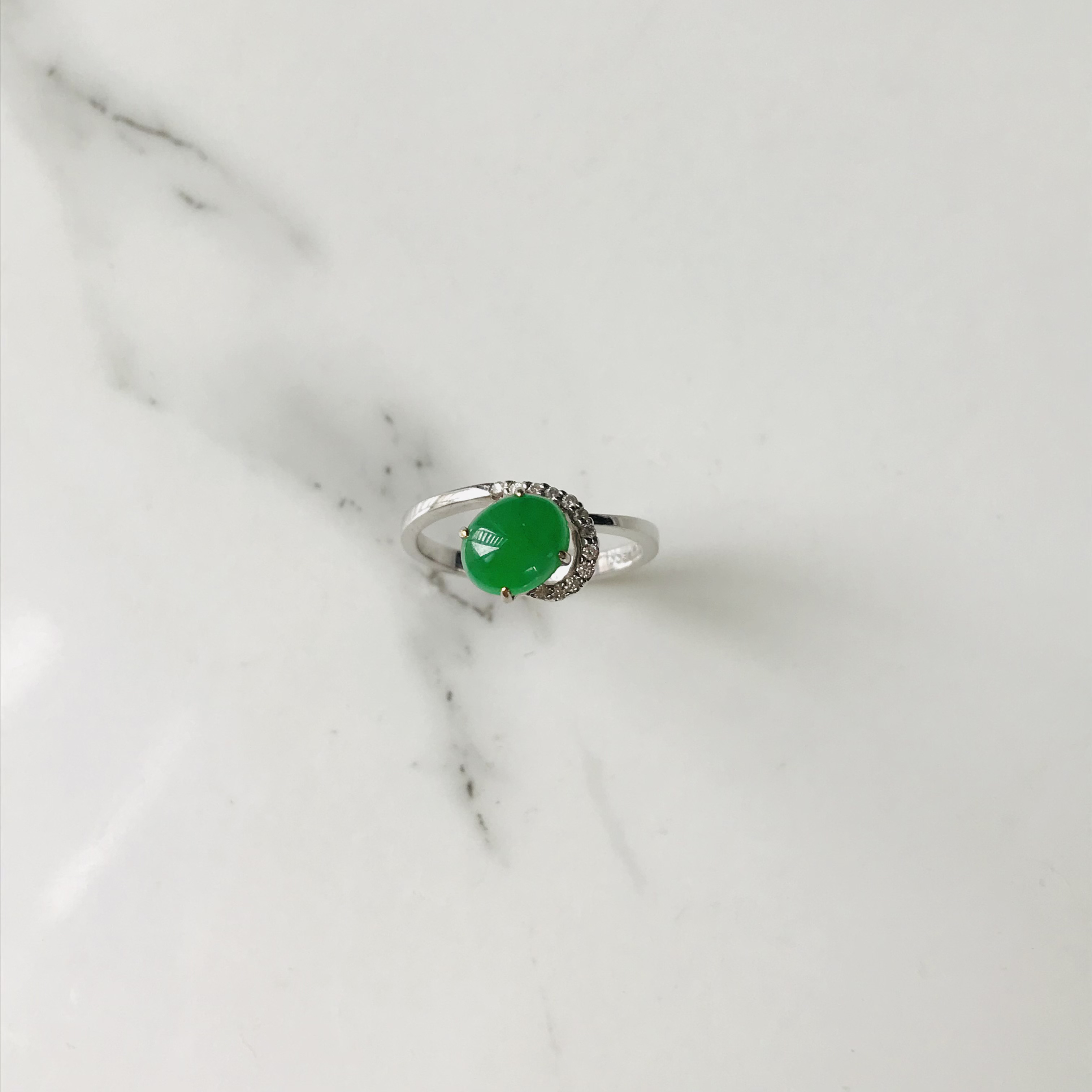 【P9810-001】ジェイド　翡翠　ヒスイ　指輪　リング　ミャンマー産　ろうかん　 ダイヤモンド　プラチナ　14号