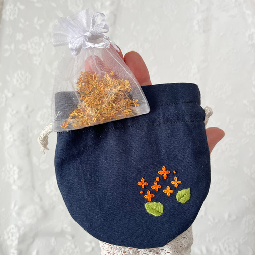 お花の刺繍ポーチサシェ（匂い袋）＊無農薬金木犀と天然成分100％精油