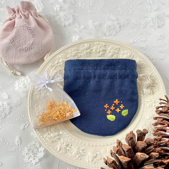 お花の刺繍ポーチサシェ（匂い袋）＊無農薬金木犀と天然成分100％精油