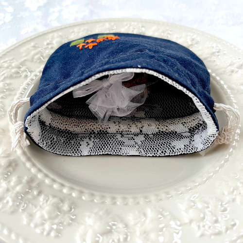 お花の刺繍ポーチサシェ（匂い袋）＊無農薬金木犀と天然成分100％精油