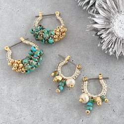 【バイカラービーズ＊ラメ糸の粒々フープピアス】チタンポスト/ゴールド×ターコイズカラー/夏色 6枚目の画像