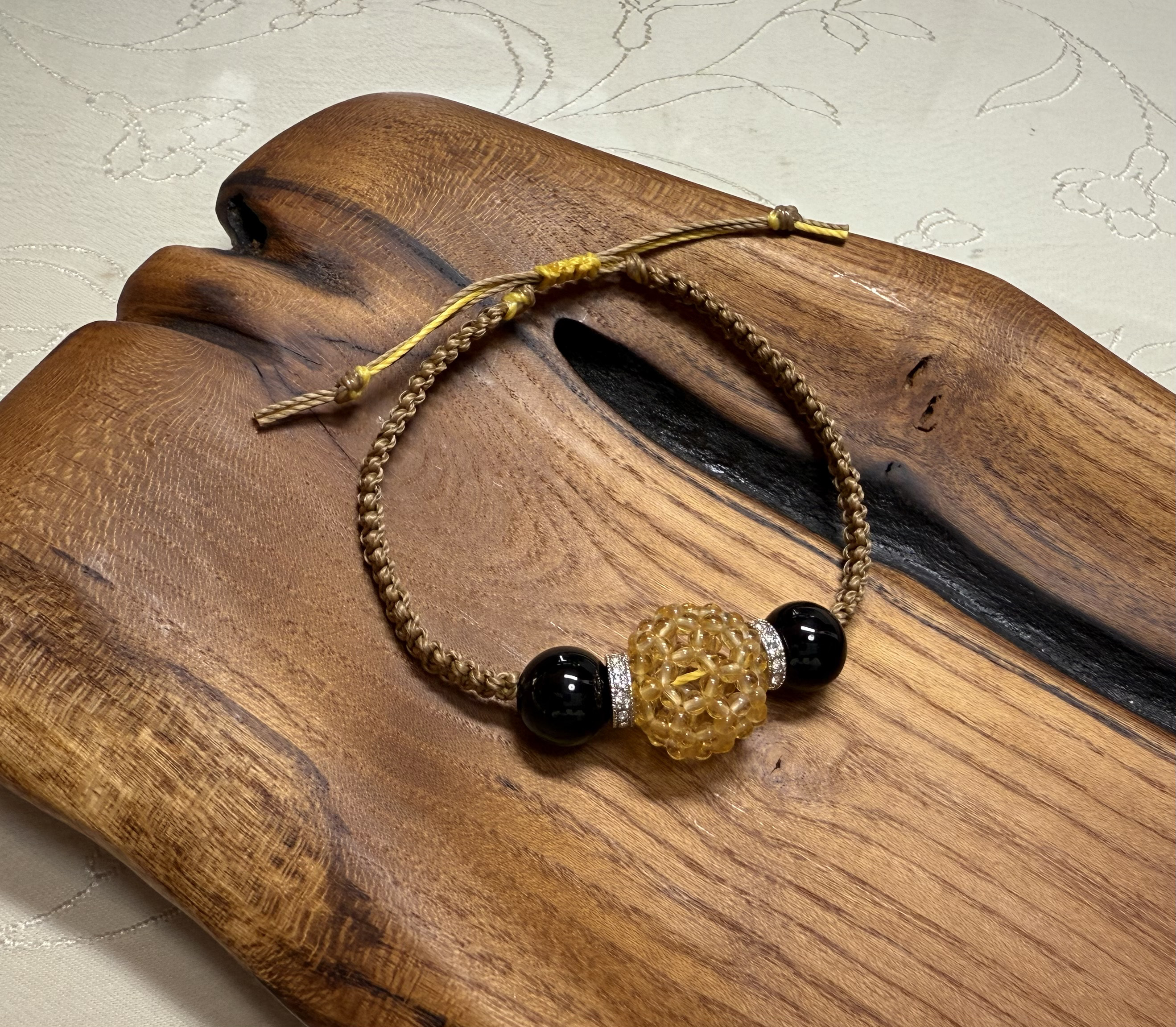 シトリンとオニキスのフラーレンブレスレット