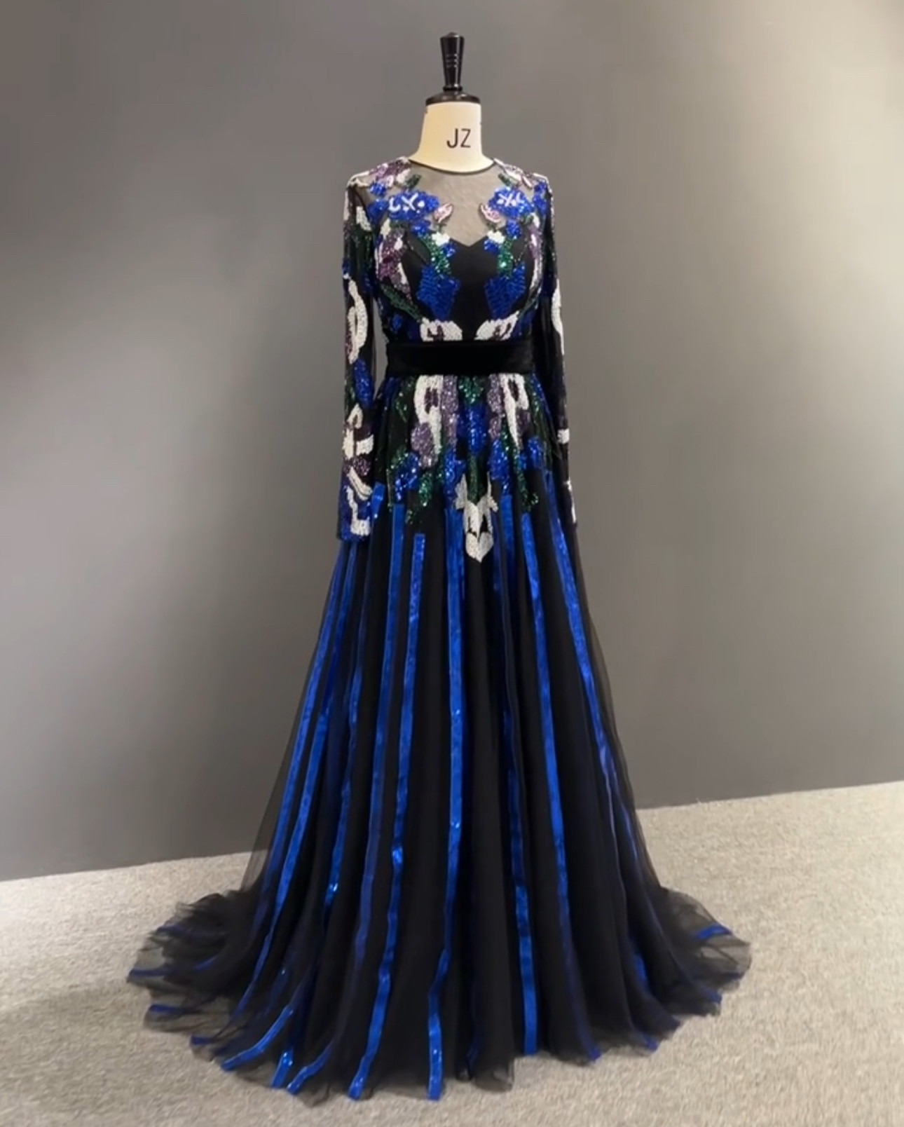 圧倒的な存在感　ジュエル　ネイビー　スパコール　キラキラグッリター　シースルー袖　ファスナー　ビーズカラードレス演奏会