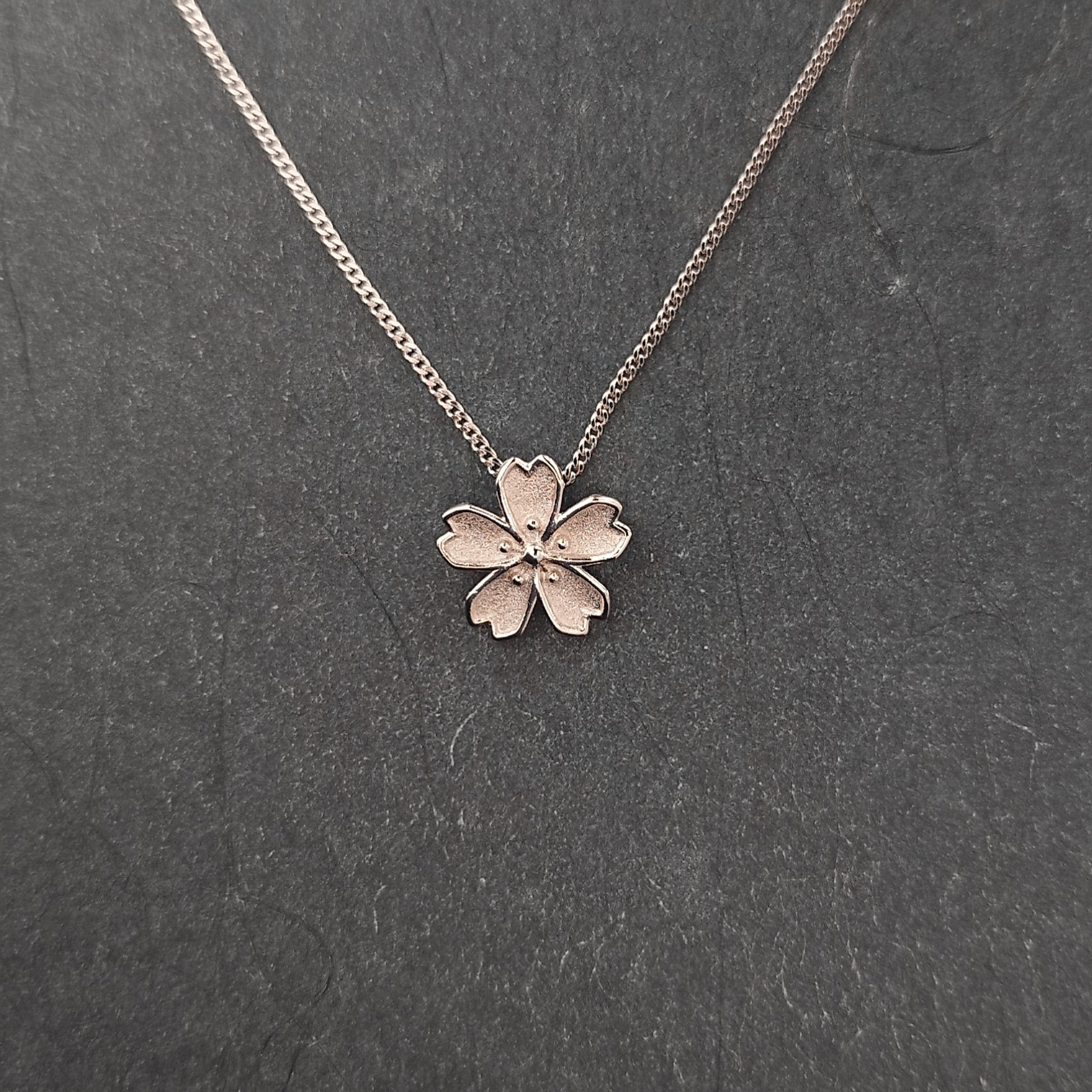 ハンドメイドのシルバーペンダント FLORISTO。 Sakura（桜)。