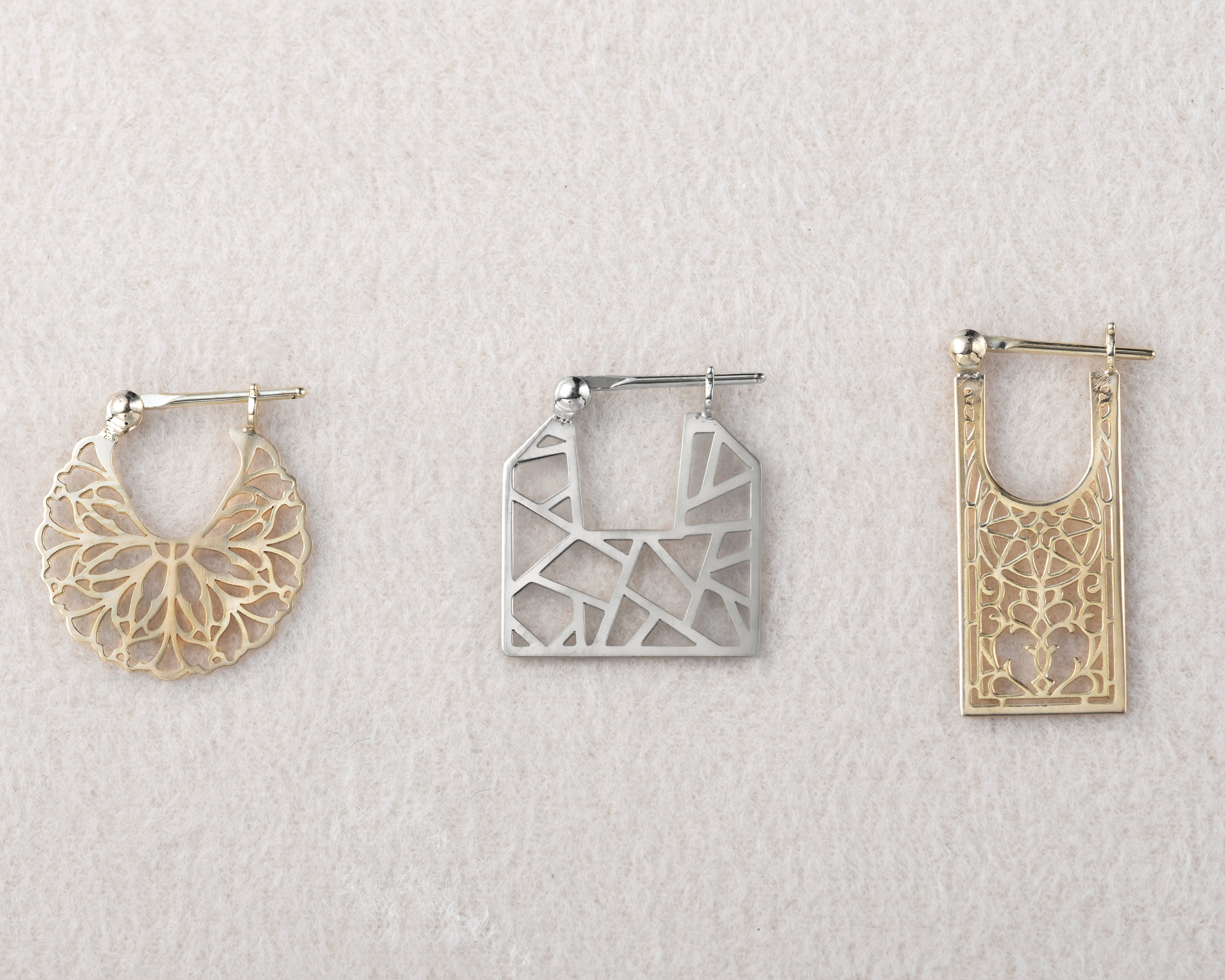 【まるでレースのような繊細さ】ステンドグラスを表現！レーザーカットピアス silver950～金種の選択が可能です◎