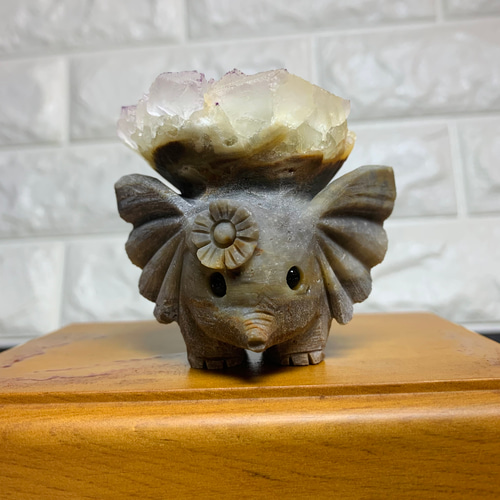 象の置物 天然石素材 幸運の象徴 天然水晶 象(ゾウ)彫り置物 サイズ 約30mm×40mm前後