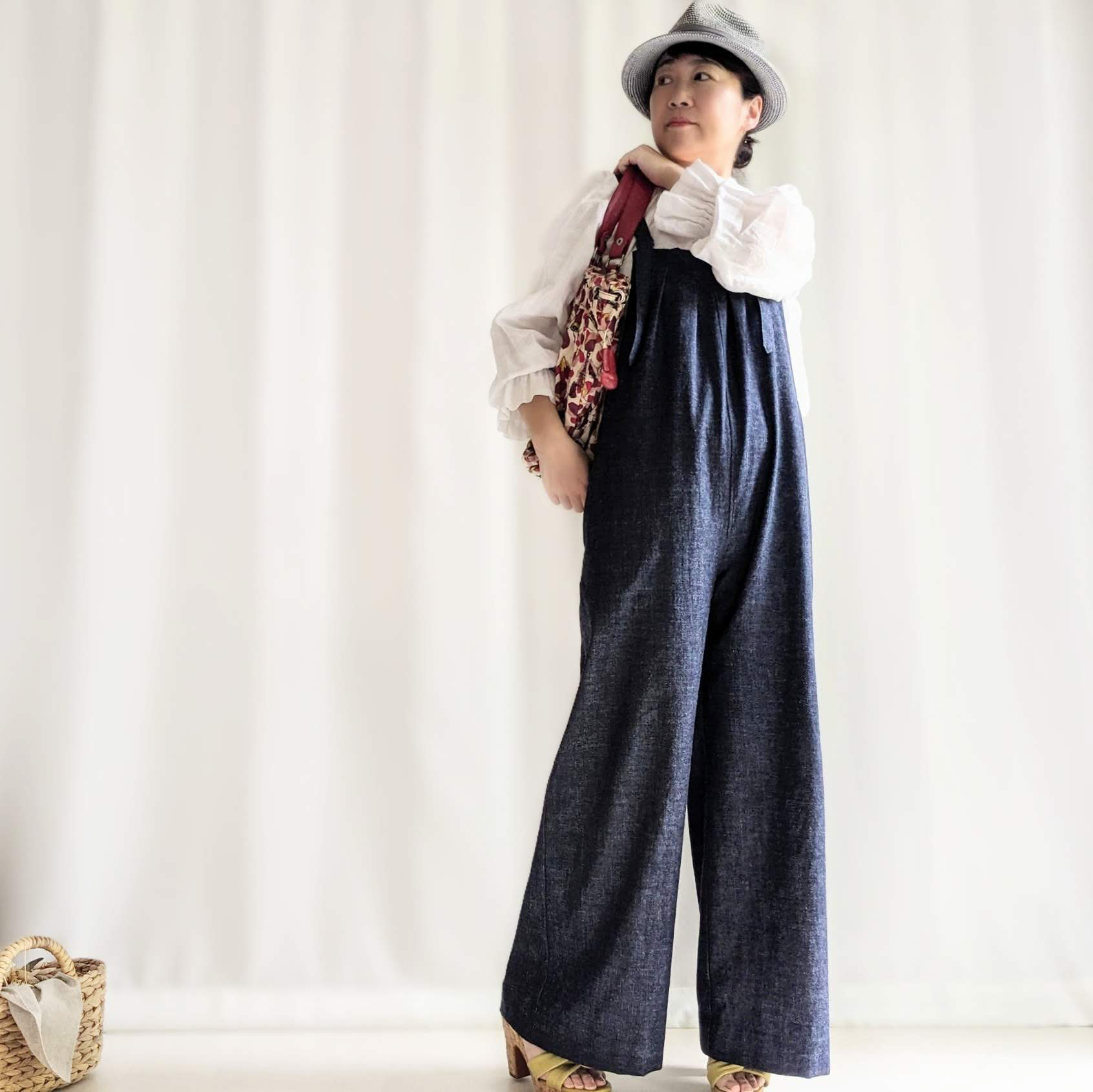 デニム好きな大人のためのサロペットパンツ