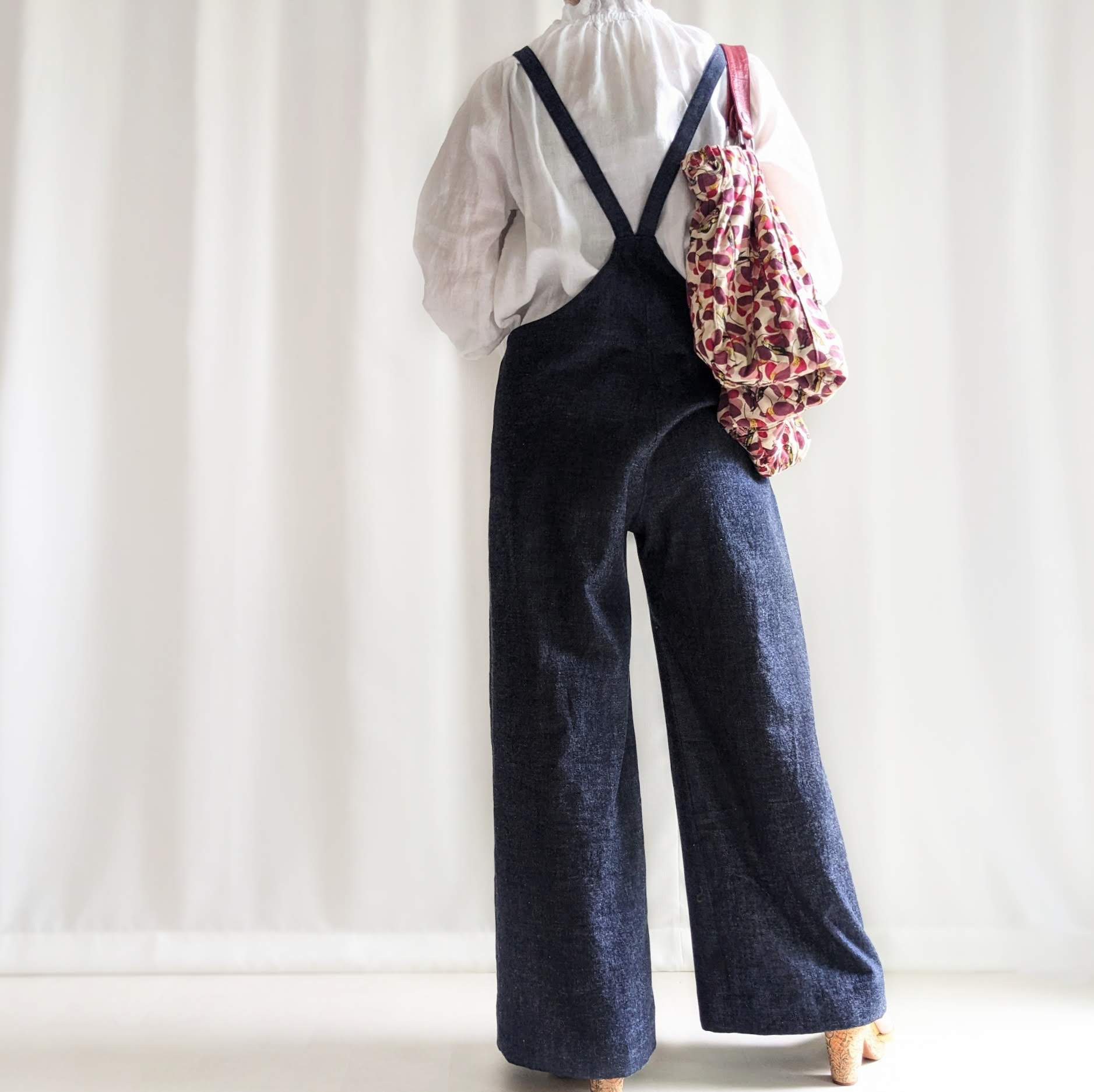 デニム好きな大人のためのサロペットパンツ