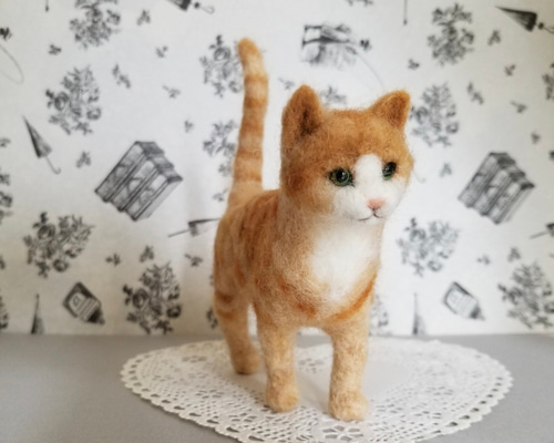 羊毛フェルト猫 茶トラ猫 猫好きさんへ かわいい猫置物 羊毛フェルト茶