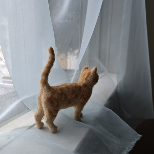 羊毛フェルト猫 茶トラ猫 猫好きさんへ かわいい猫置物 羊毛フェルト茶