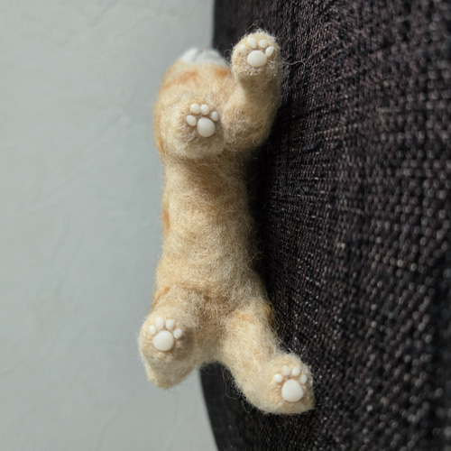 羊毛フェルト猫 茶トラ猫 猫好きさんへ かわいい猫置物 羊毛フェルト茶