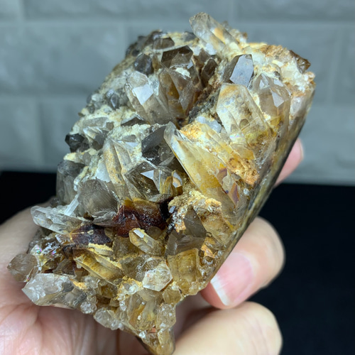 天然水晶彫刻トカゲは、二次結晶化を伴う数十億の幸運の水晶クラスター