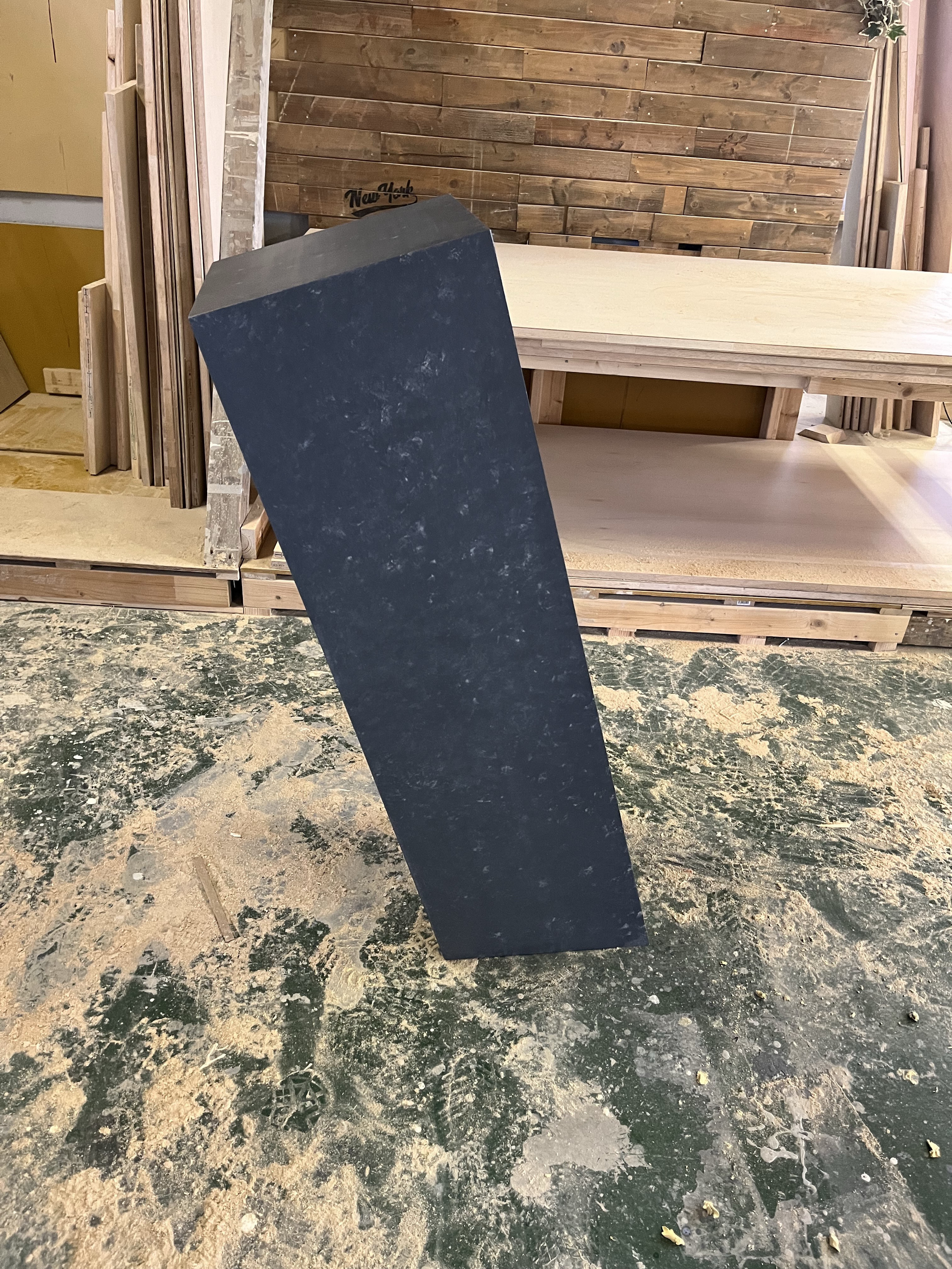 【ディスプレイシリーズ】石っぽい　ディスプレイラック　斜めにカット