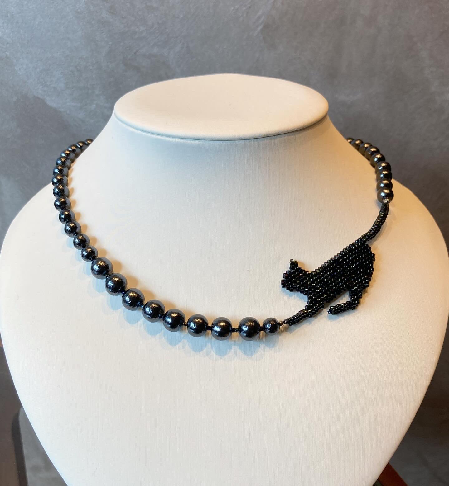 ビーズステッチで作る 猫ネックレス(夜猫)のキット