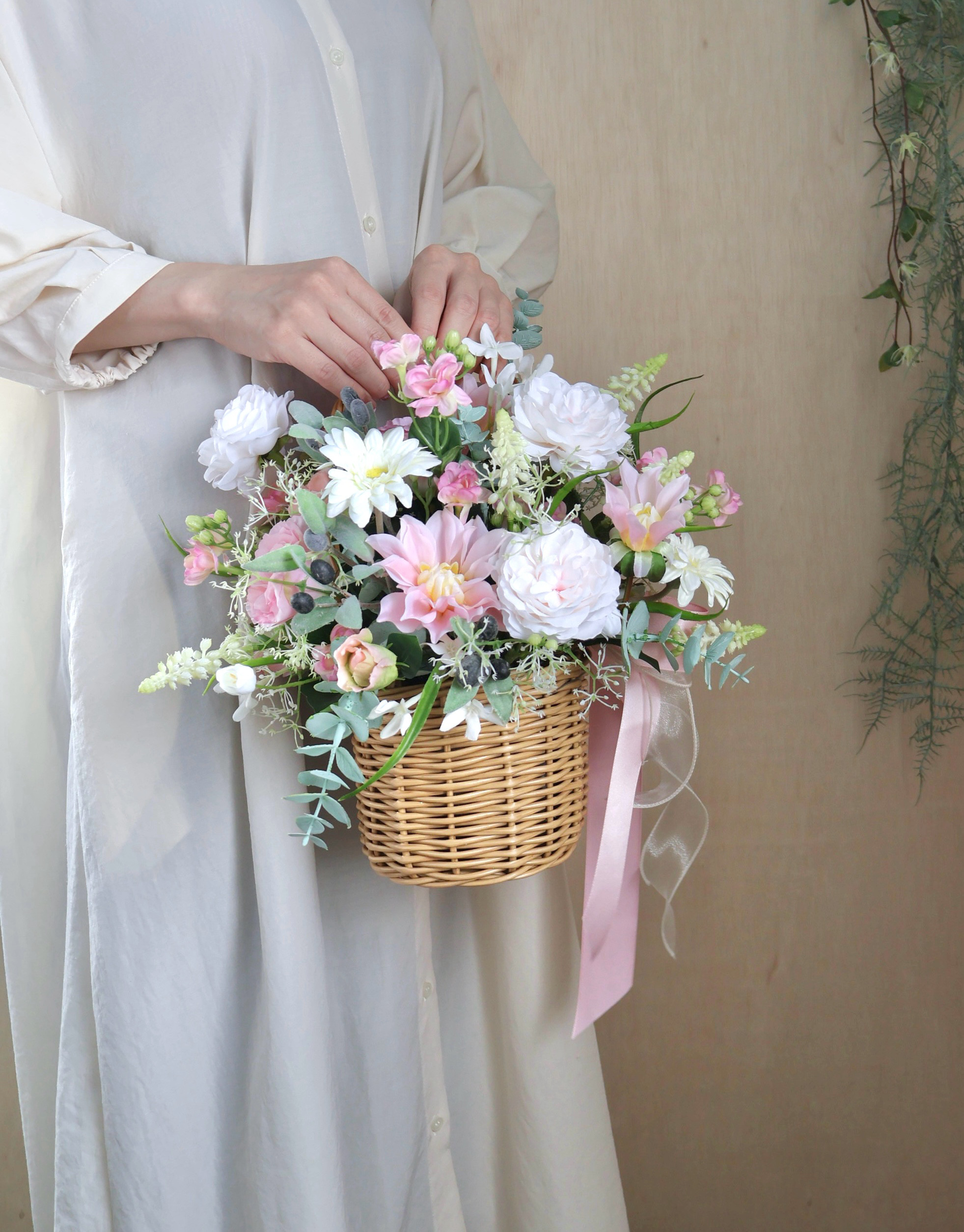 ふんわりピンクのナチュラルバスケットブーケ/造花 ウェディングブーケ ブートニア付き