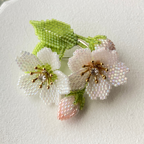シェイプドステッチでつくる＊大島桜のブローチ キット Blooming beads