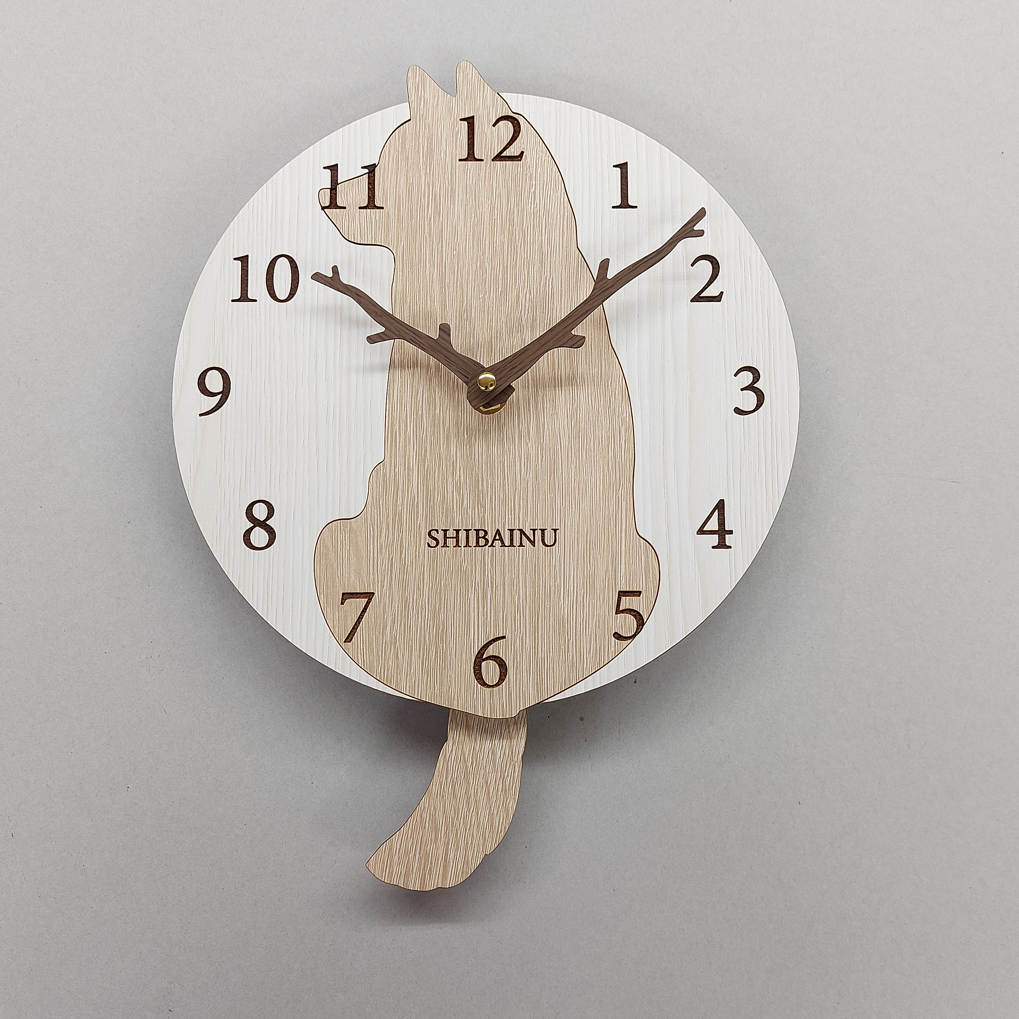 【期間限定3000円引き】【静音タイプに変更可】名入れ　柴犬　ベージュ　しっぽが振り子・掛け時計