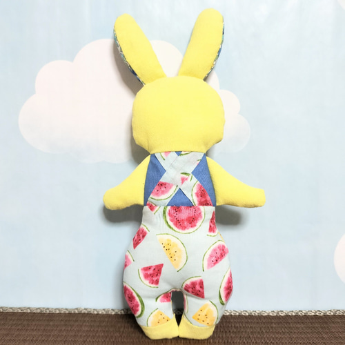 スイカのつなぎの黄色いうさぎ ぬいぐるみ もちまる 通販 19441453
