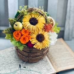 ひまわりとローズのバスケットアレンジ　退職祝い 新築祝い　仏花　開店祝い　結婚祝い　プリザーブドフラワー　お供え　 5枚目の画像