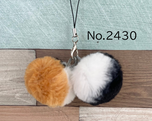 三毛猫柄 ボンボンストラップ しっぽキーホルダー 猫 akaneko ファー