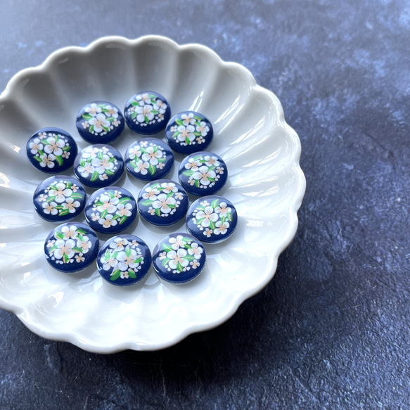 【2個】ヴィンテージカボション＊花柄＊ラウンド13mm 1枚目の画像