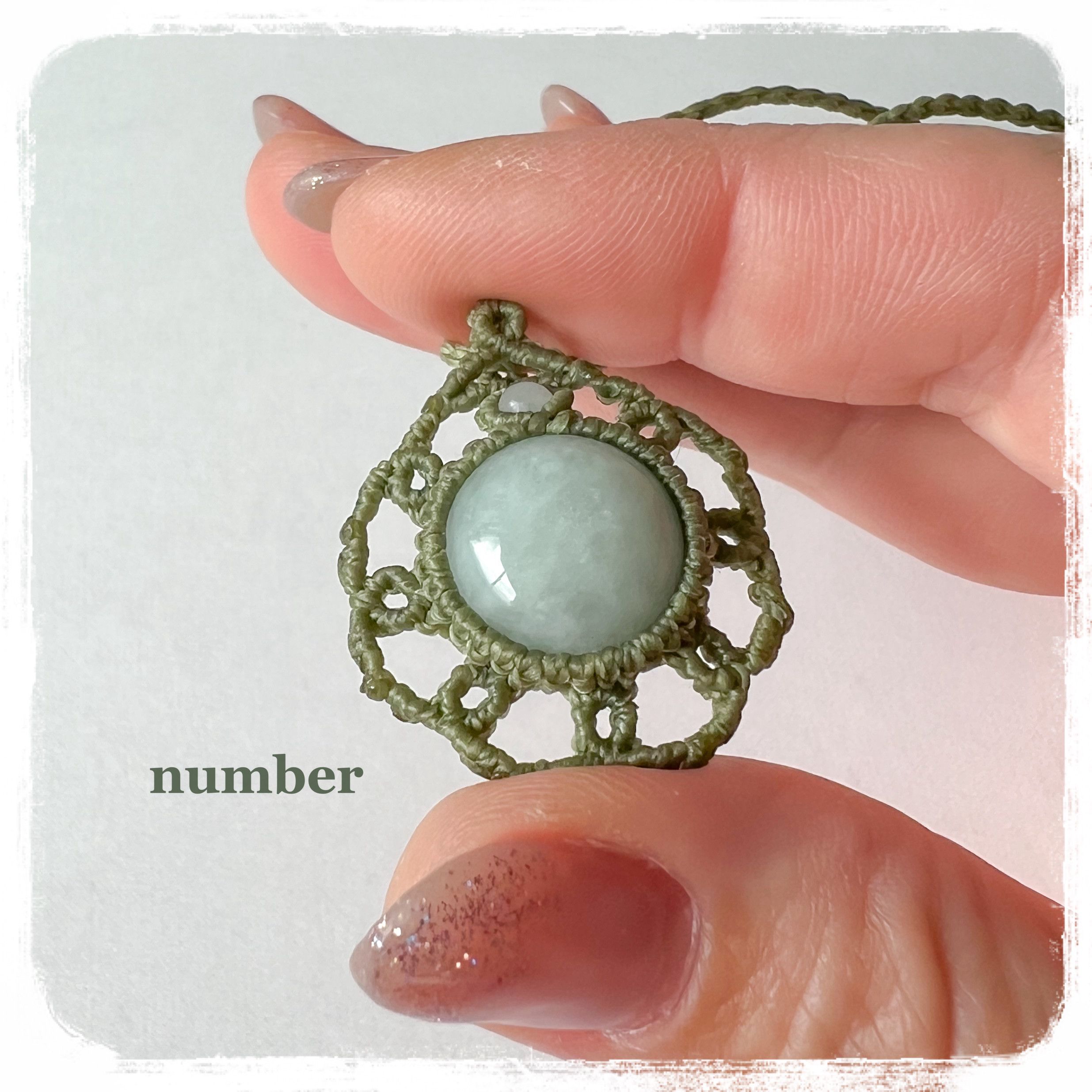 ★癒しの緑★翡翠（ジェダイト）のマクラメネックレス★