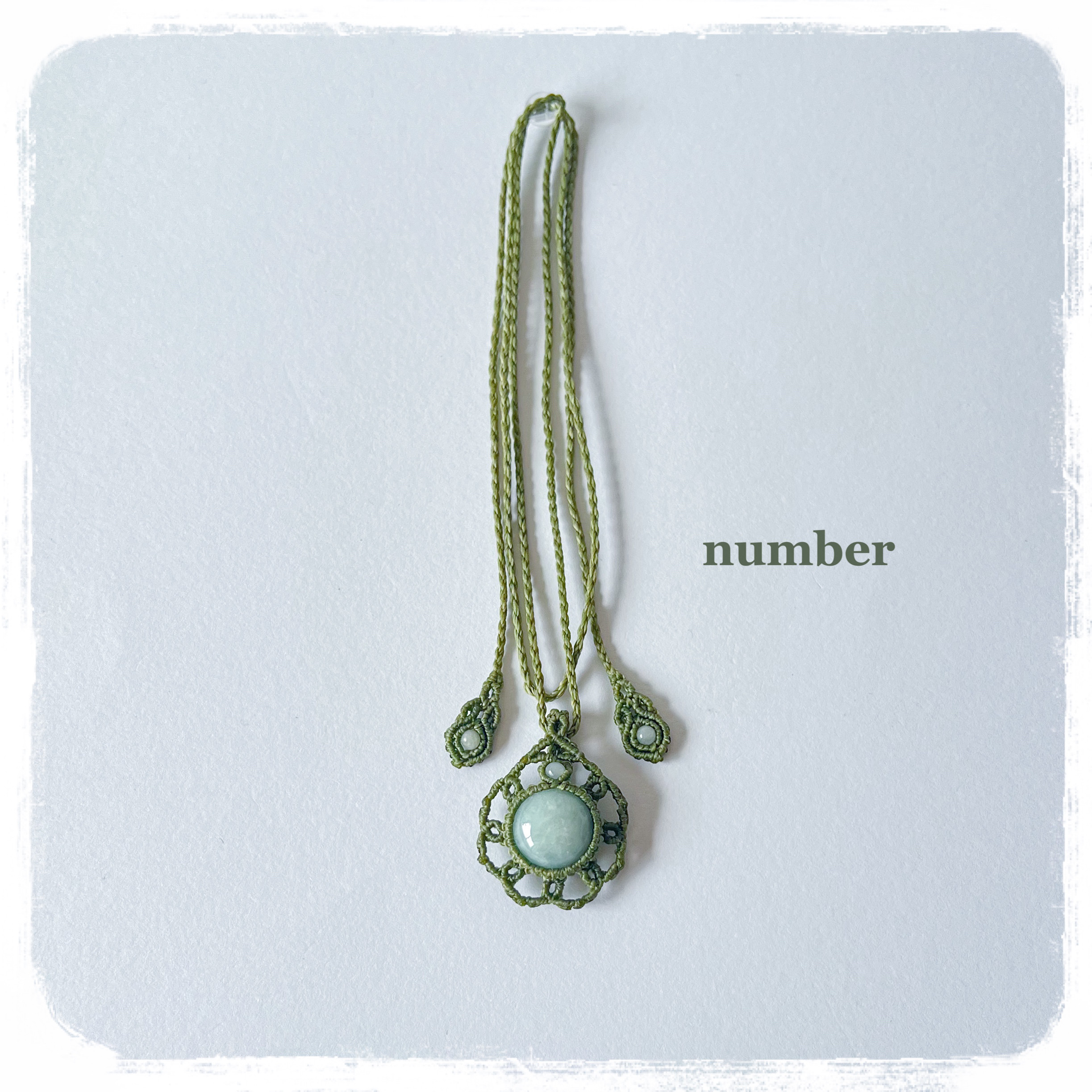 ★癒しの緑★翡翠（ジェダイト）のマクラメネックレス★