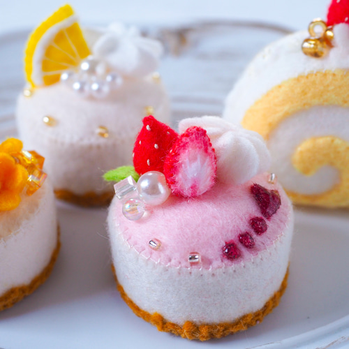 いちごのレアチーズケーキ フェルトケーキ ミニチュアスイーツ